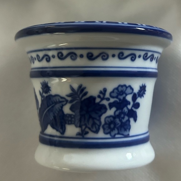2 Vintage, blue & white porcelain Japanese/ asian rice bowls and votive holder. - Picture 7 of 15